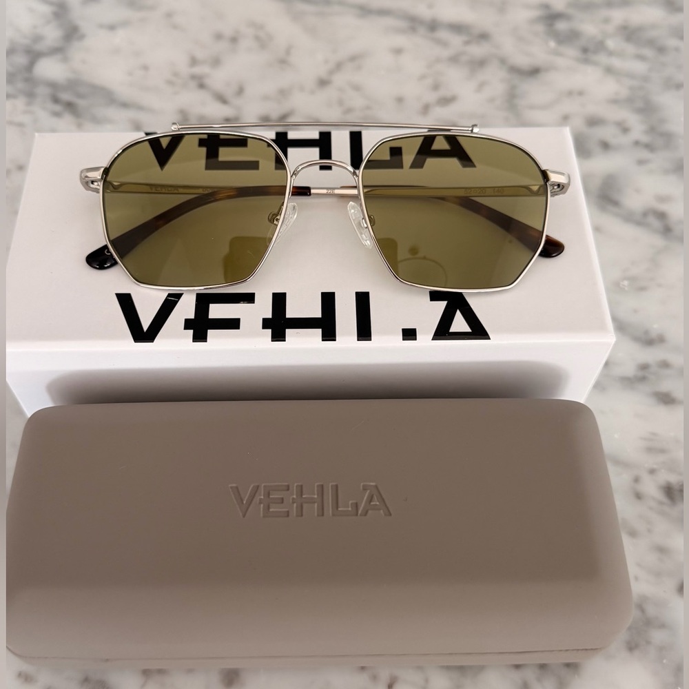 VEHLA Aviator Bowie Sunglasses with Gold-Tinted Lenses and Silver Frame - New